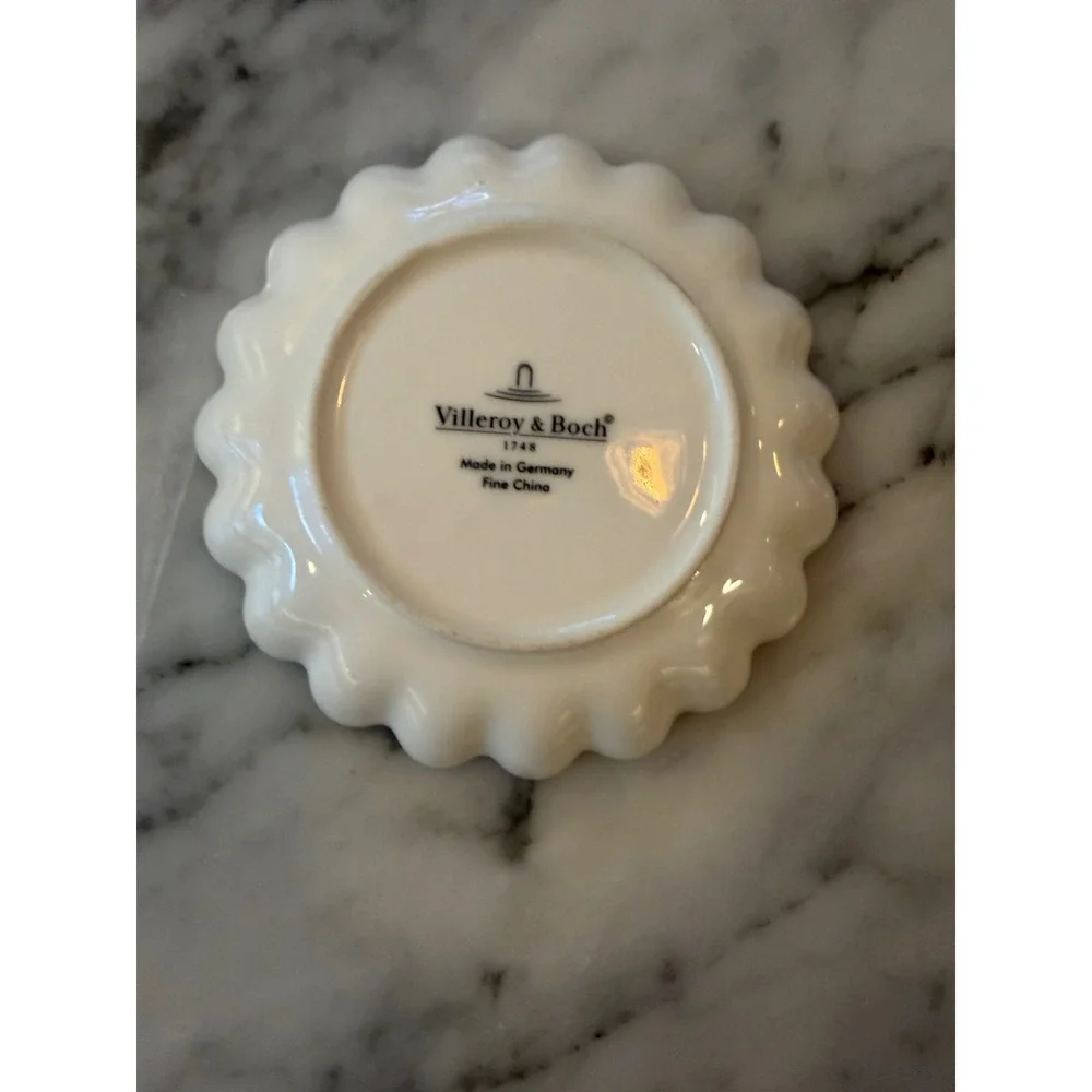 Villeroy & Boch Cascara Plum Scalloped 5.25